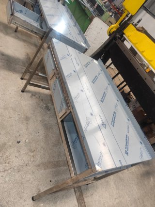 MESA ACERO CON CAJONES MIRA MI PERFIL
