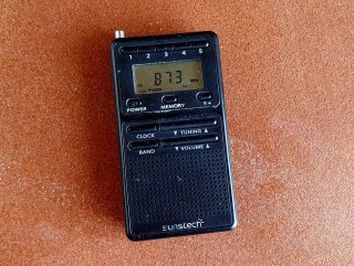 Radio transistor de bolsillo FM/AM SUNSTECH RPDS8