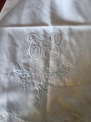 Juego sábana encimera y almohadon bordados antiguo