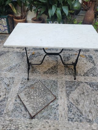 Mesa Mármol Rectangular con Pies Forja