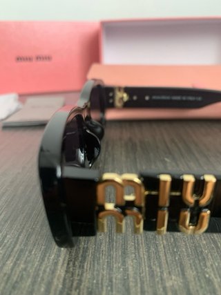 Gafas de sol Miu Miu Negras