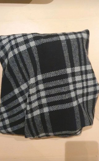 Poncho Manta Cuadros Cotton On Negro Gris
