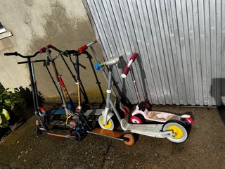 Varios patinetes, modelos y colores