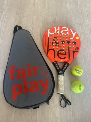 Pala de pádel con funda
