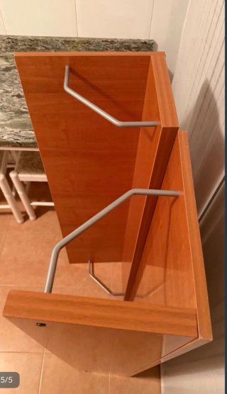 Estanterías de madera y metal