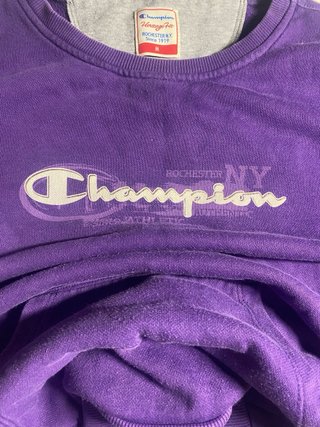 Sudadera Champion Morada Logo Frontal