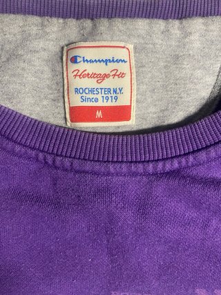 Sudadera Champion Morada Logo Frontal