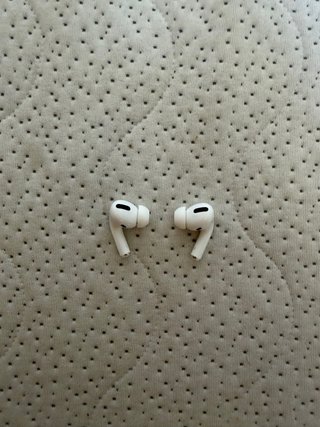 AirPods Pro Apple