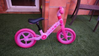 Bicicleta sin pedales rosa infantil