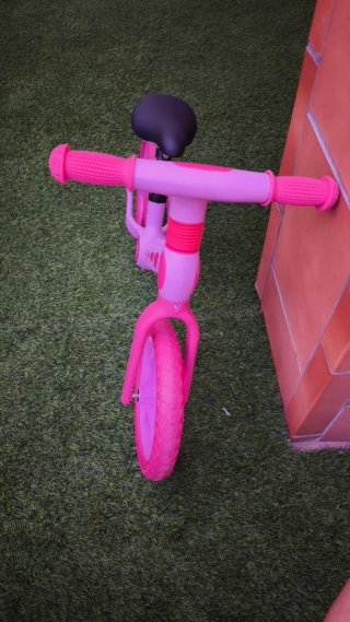 Bicicleta sin pedales rosa infantil