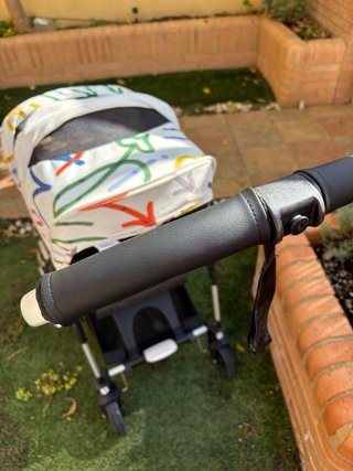 Bugaboo Bee 5 silla + capazo. Capota multicolor.