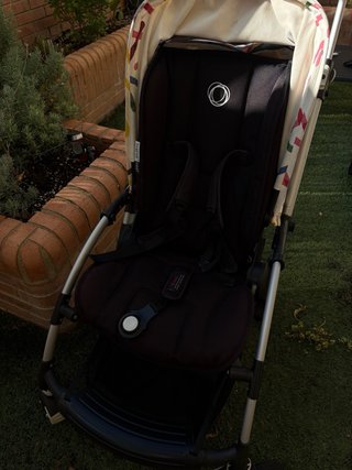 Bugaboo Bee 5 silla + capazo. Capota multicolor.