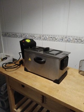 Freidora de patatas eléctrica
