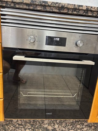 Horno Cata empotrable inox y cristal negro