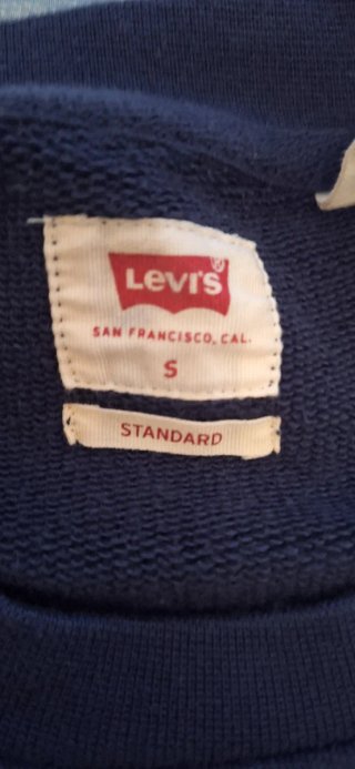 Sudadera y camiseta Levis