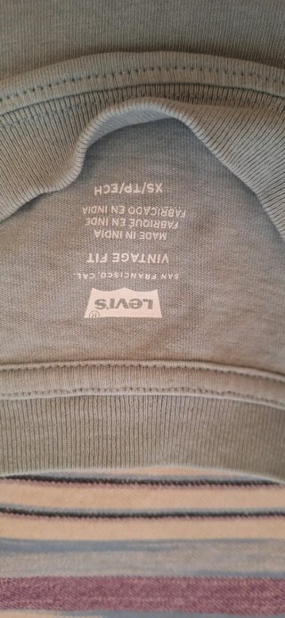 Sudadera y camiseta Levis