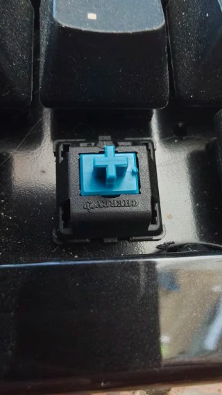 Teclado Adesso mecánico con switch Cherry MX Blue
