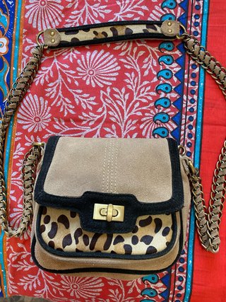 Bolso bandolera ante y pelo estampado