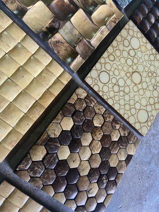 Porta platos decoración bambú y conchas