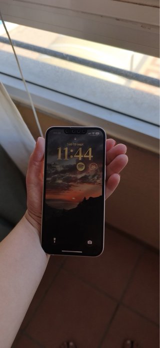 iPhone 13 Rosa y 2 Fundas originales Apple