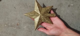 Bolas y estrella de Navidad rojas y doradas