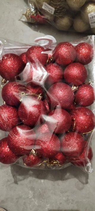 Bolas y estrella de Navidad rojas y doradas