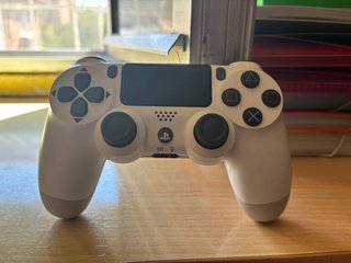 PS4 Slim  + 1 Mando