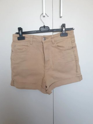 Pantalón corto beige