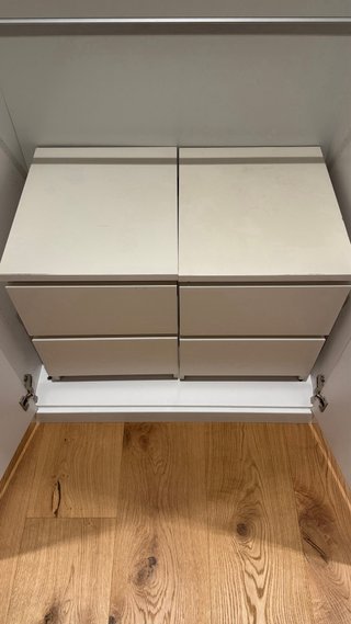 Mesita de noche MALM Ikea