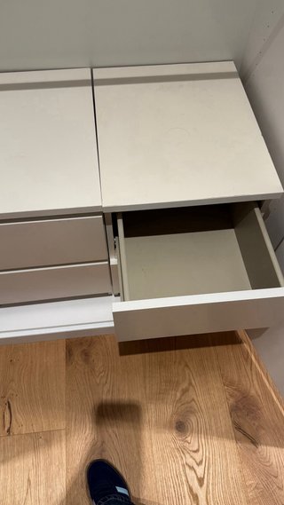 Mesita de noche MALM Ikea