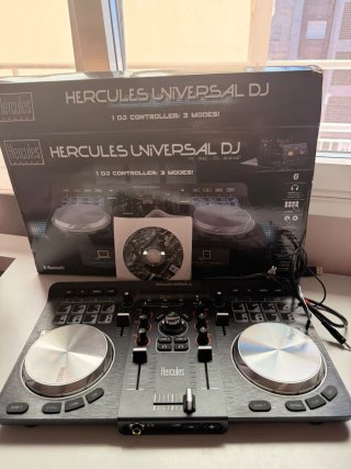 Controladora DJ Hercules Universal DJ