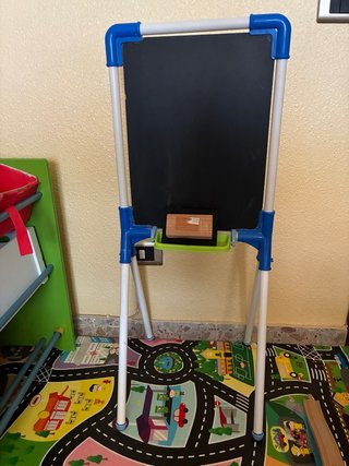 Pizarra infantil con caballete