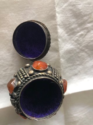 Pastillero vintage con piedras