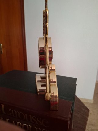 Reloj Pegaso Rhythm Dorado Decorativo