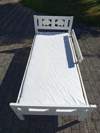Cama Ikea de ovejas infantiles + colchón