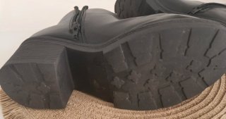 Botines negros con cremallera