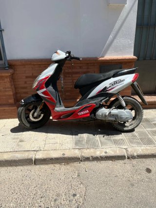 Yamaha Jog RR Roja y Blanca