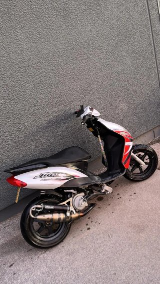 Yamaha Jog RR Roja y Blanca