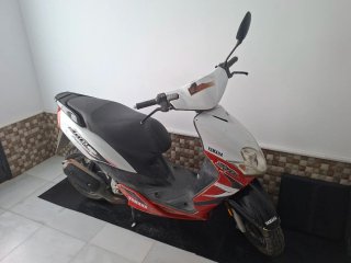 Yamaha Jog RR Roja y Blanca