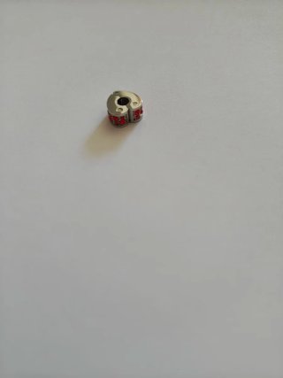 Charm para pulsera con circonitas rojas