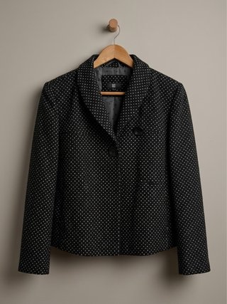 Chaqueta negra corta a topos
