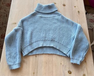 Maglioncino azzurro collo alto