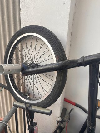Bicicleta BMX lista para usar