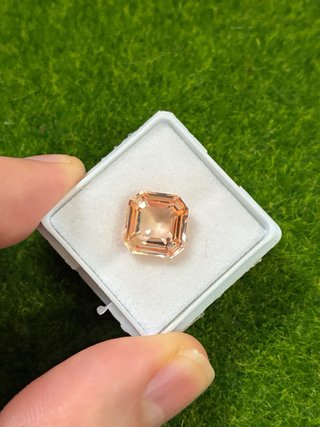 Topazio imperiale 5.70 ct taglio Asscher certifica