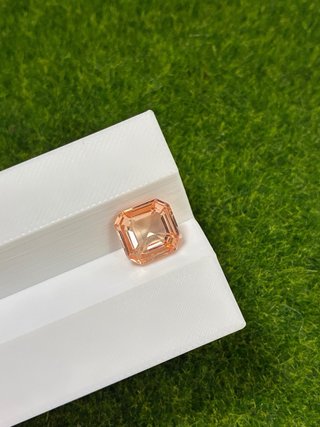 Topazio imperiale 5.70 ct taglio Asscher certifica