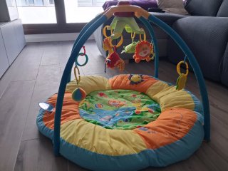 Alfombra de juegos para bebé con arco