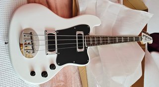 Lakland Skyline Decade bass A ESTRENAR