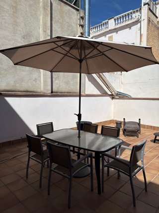 Tavolo Terrazza Cristallo, sei sedie, ombrellone