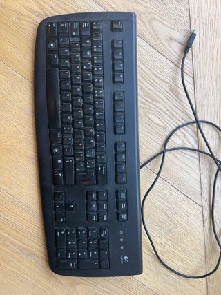 Teclado Logitech con cable