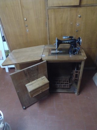 Máquina de coser Alfa antigua